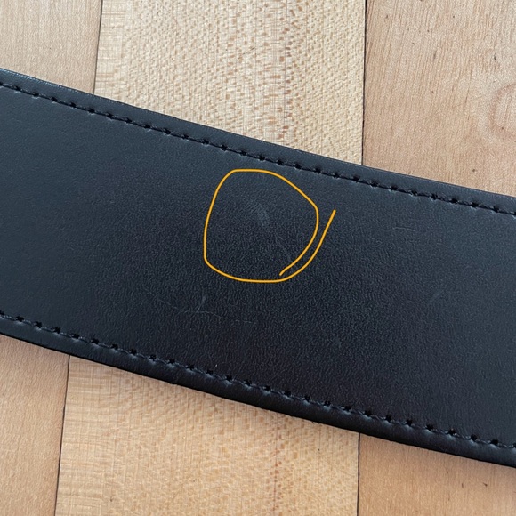 Kudos Black Leather Belt with Minimalist Round Buckle - Made in Canada - 70/28 - Picture 13 of 13